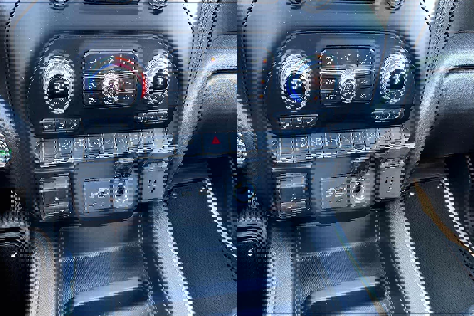 Used 2022 GMC Sierra 2500 AT4 image 35