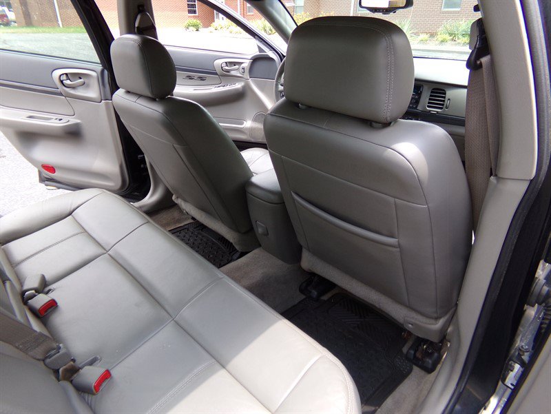 Used 2004 Chevrolet Impala SS w/ Preferred Equipment Group FWD image 27