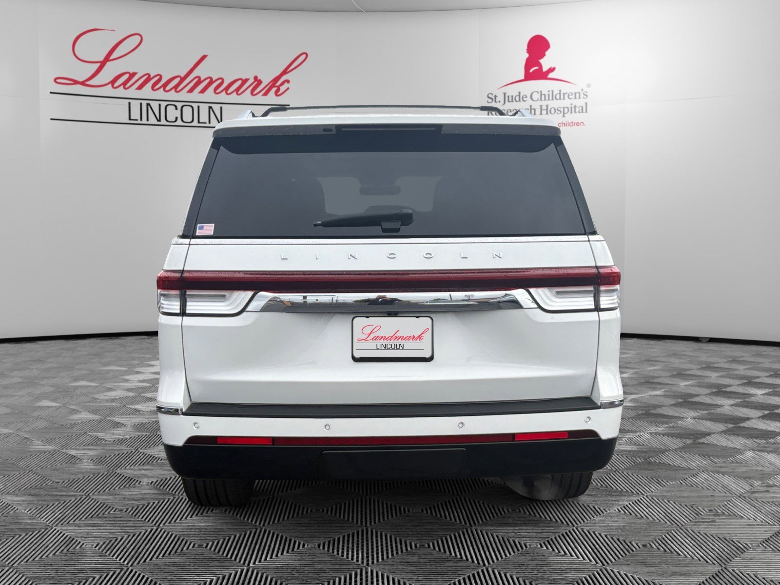 Certified 2023 Lincoln Navigator Reserve AWD/4WD image 4