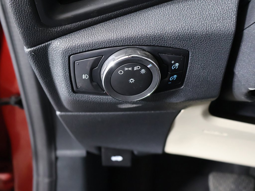 Used 2021 Ford EcoSport SE image 32