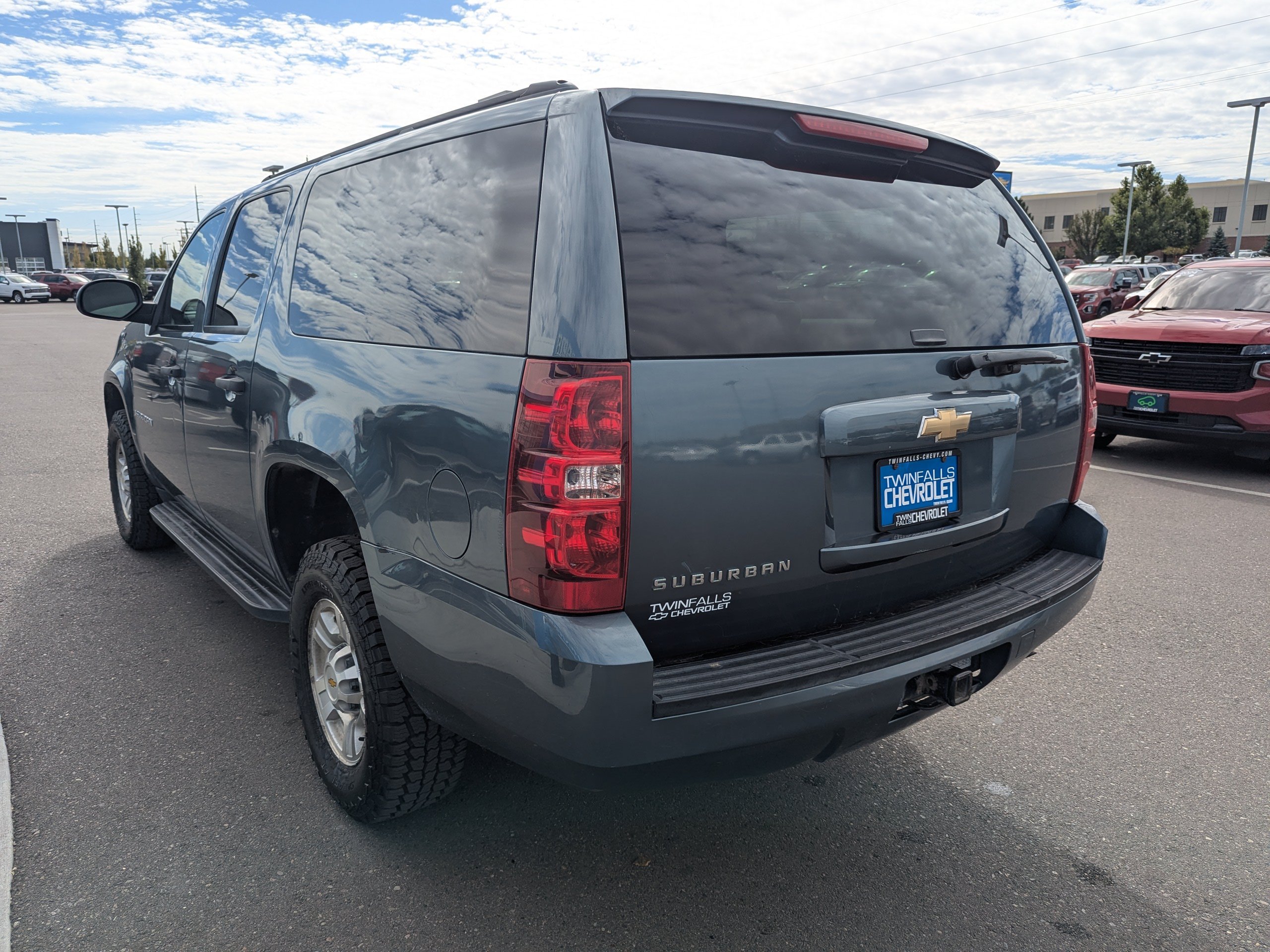 Used 2009 Chevrolet Suburban 2500 LS w/ Skid Plate Package AWD/4WD image 28