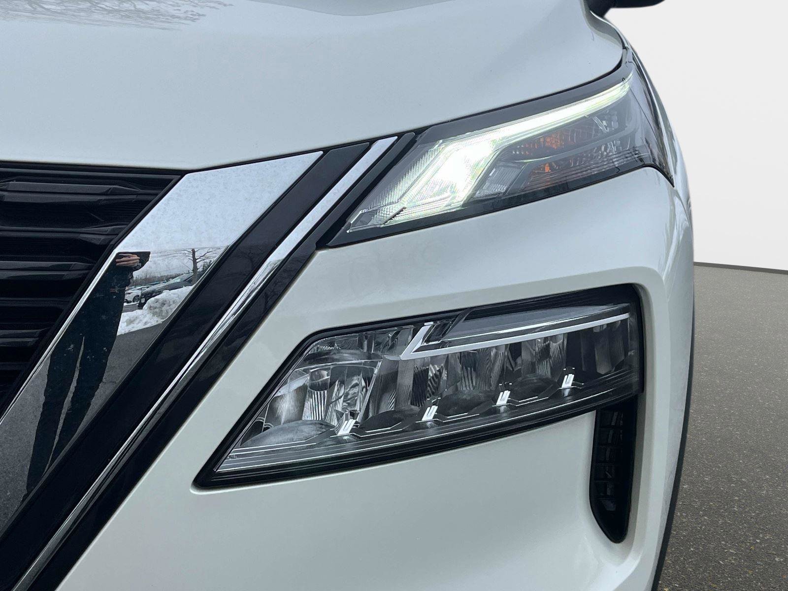 Certified 2023 Nissan Rogue SV image 10