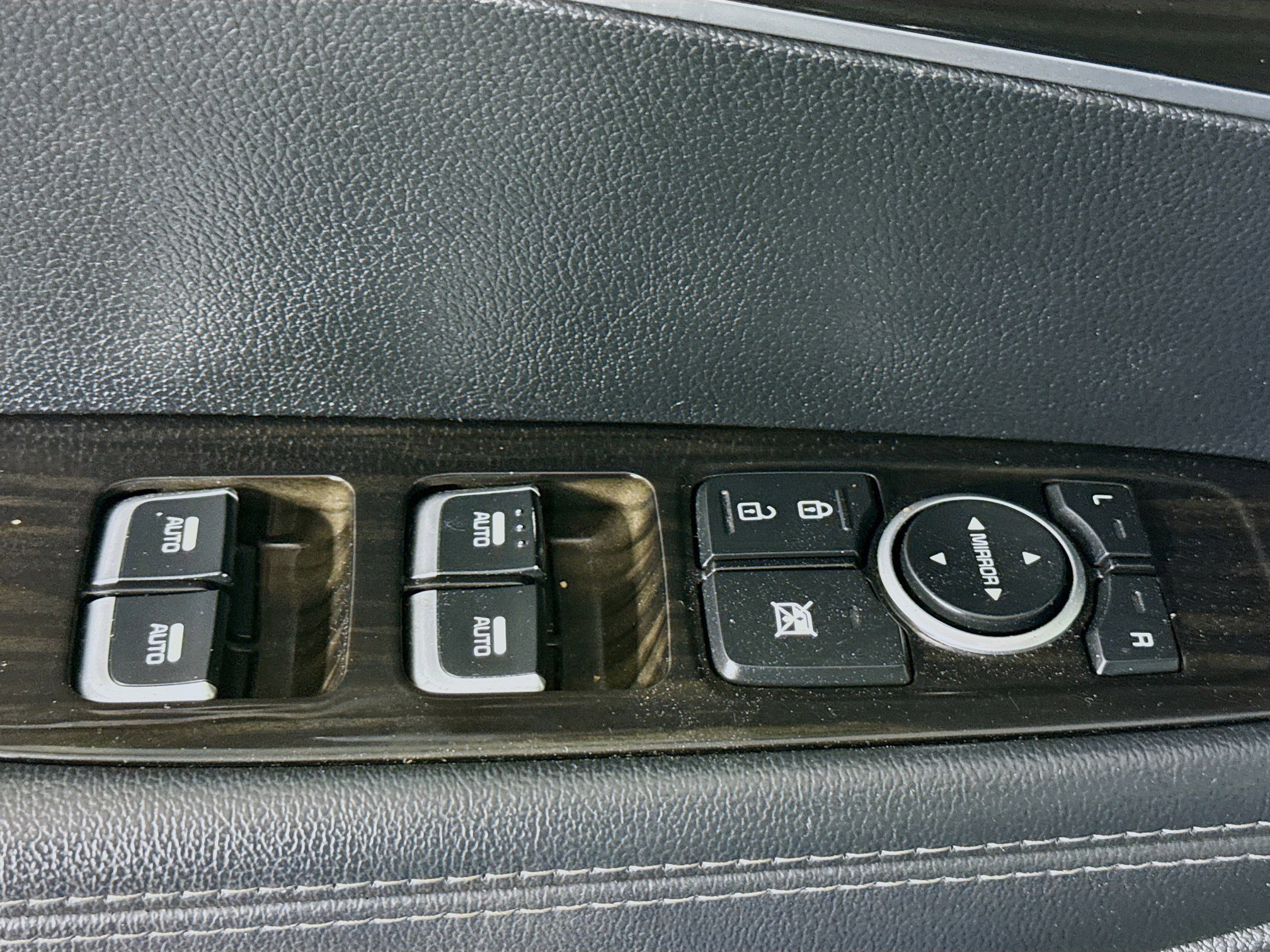 Used 2020 Kia Sorento LX image 19