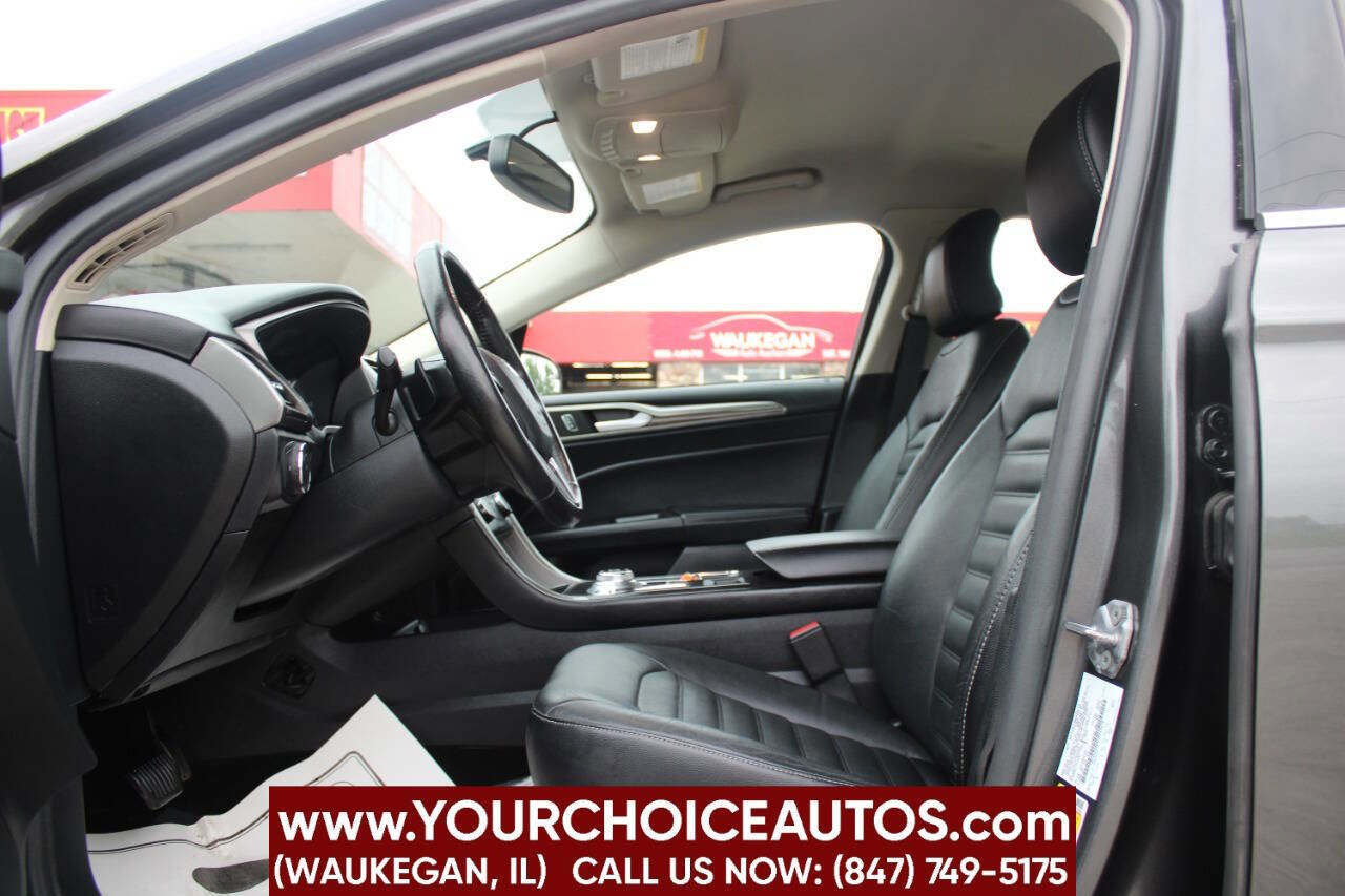 Used 2017 Ford Fusion SE image 9