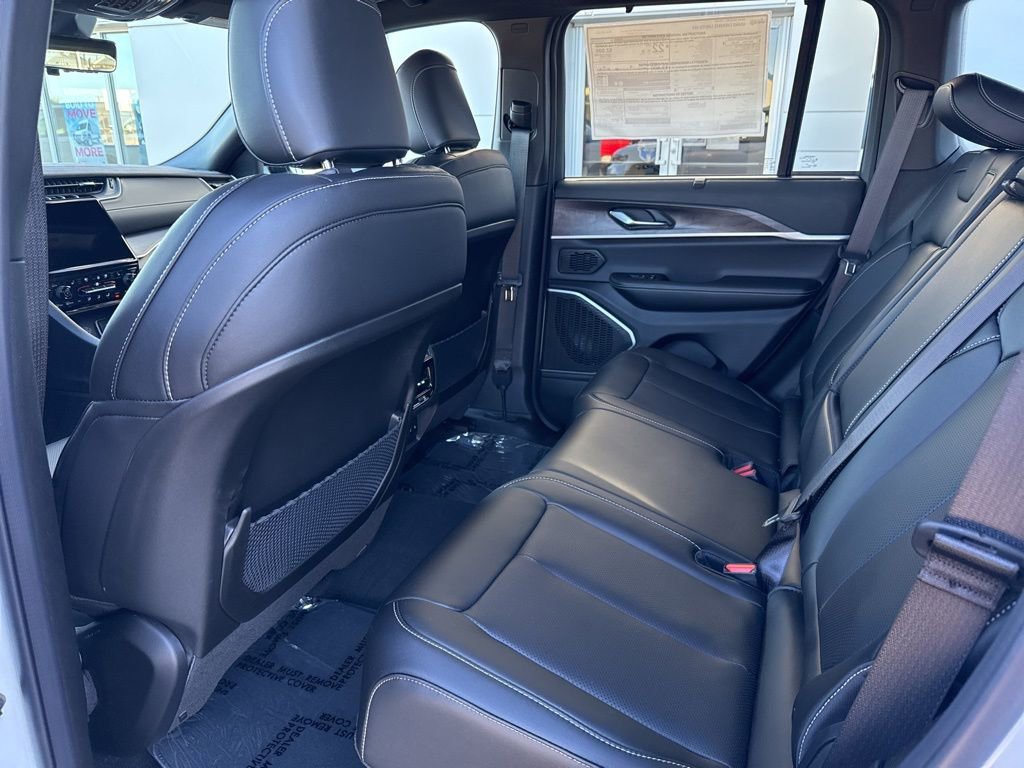 New 2025 Jeep Grand Cherokee Limited w/ Luxury Tech Group II image 13