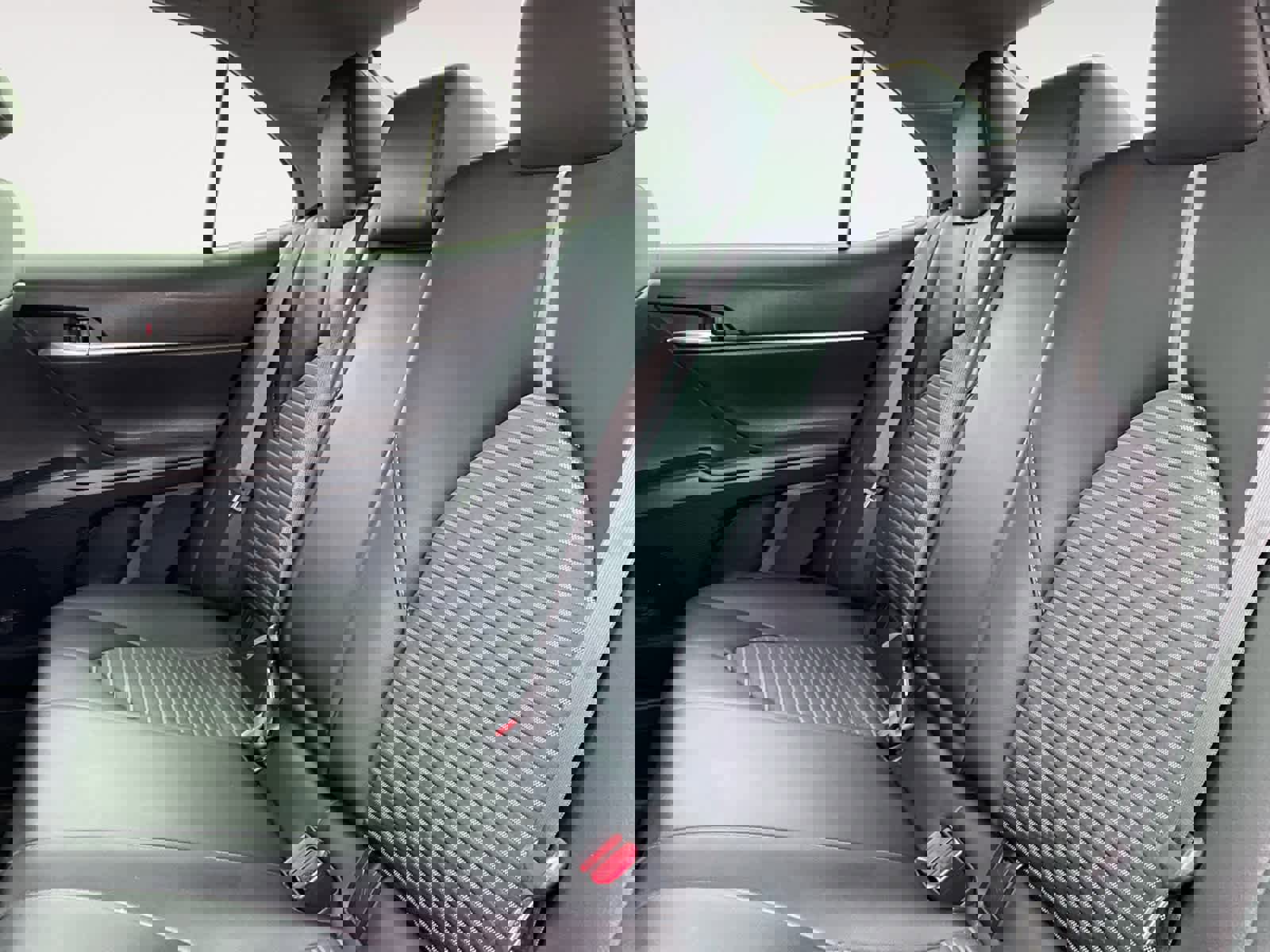 Used 2020 Toyota Camry SE w/ Blackout Package image 22