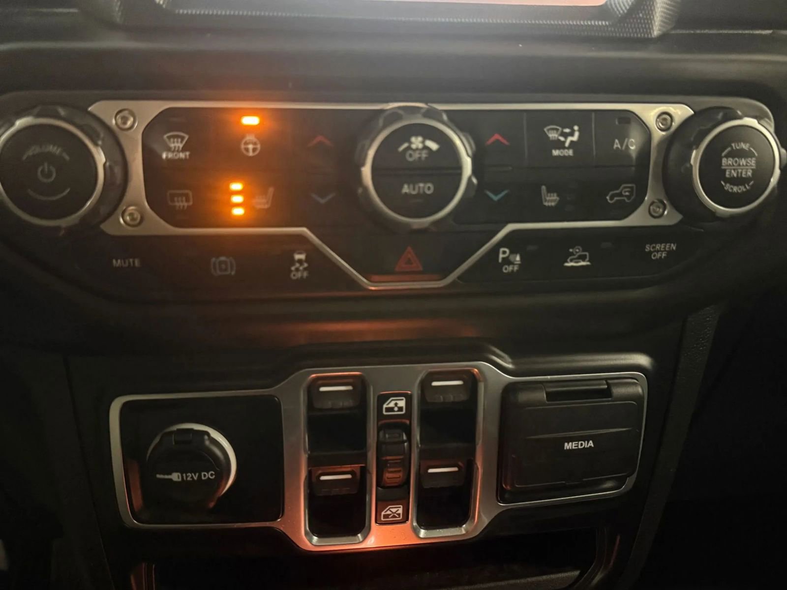 Used 2023 Jeep Wrangler Unlimited Sahara w/ Cold Weather Group image 33