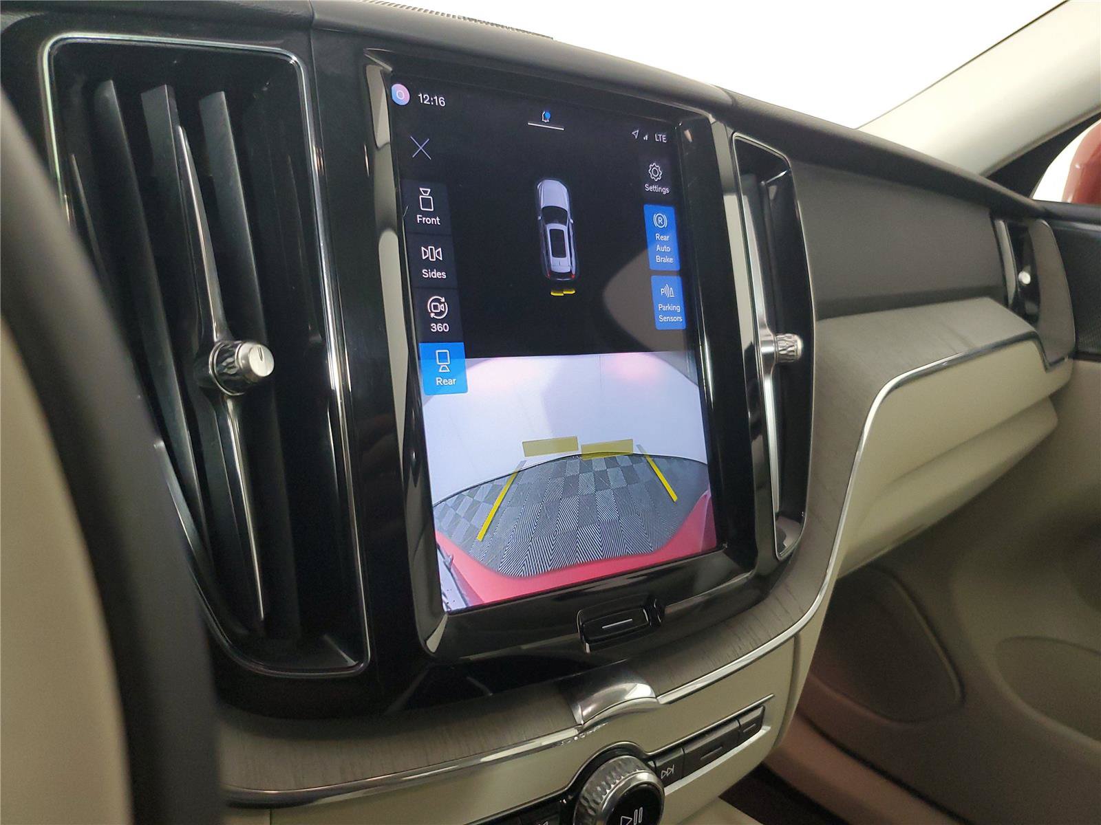Certified 2023 Volvo XC60 B5 Plus w/ Climate Package AWD/4WD image 28