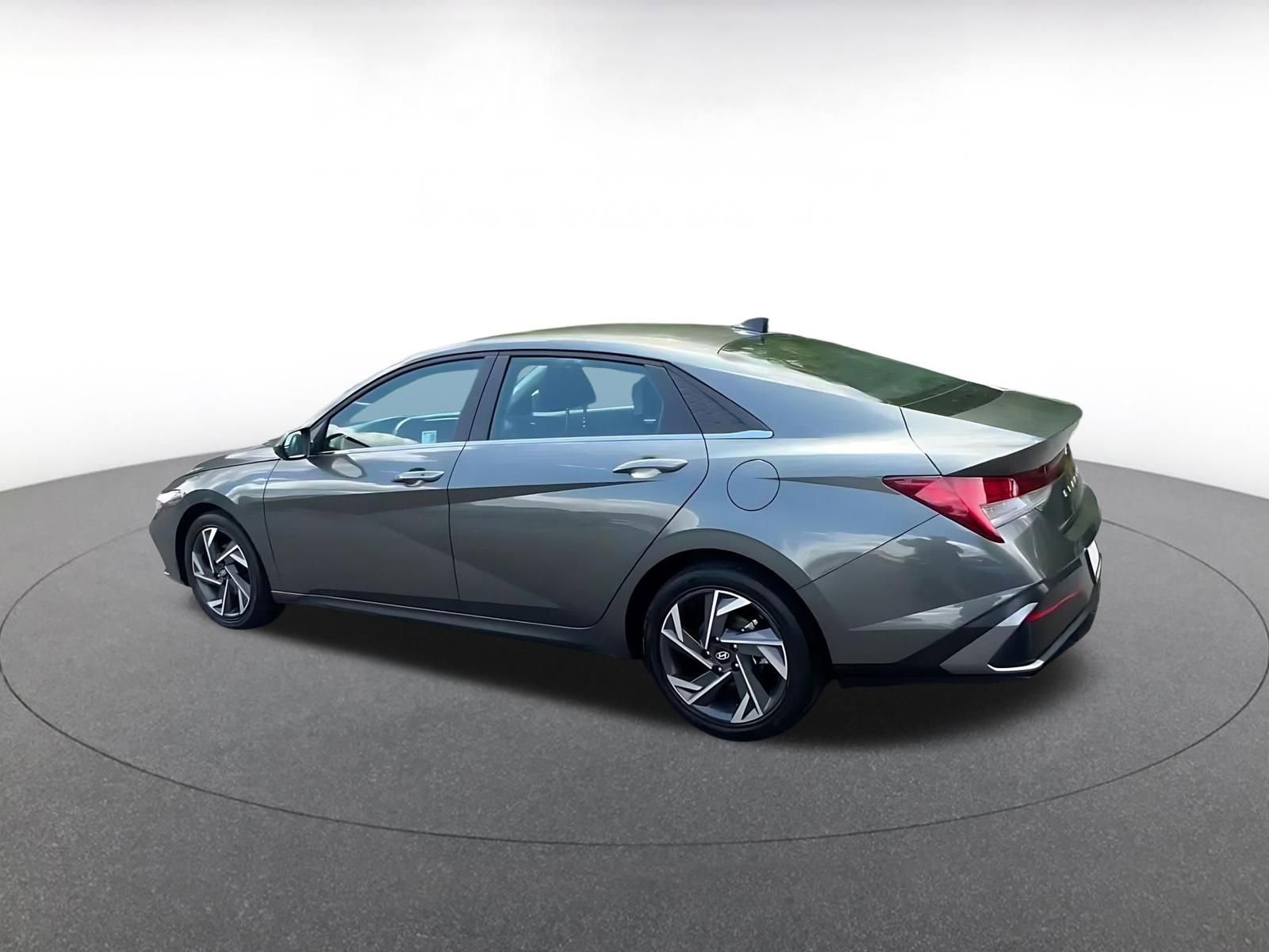 Used 2025 Hyundai Elantra SEL FWD image 10