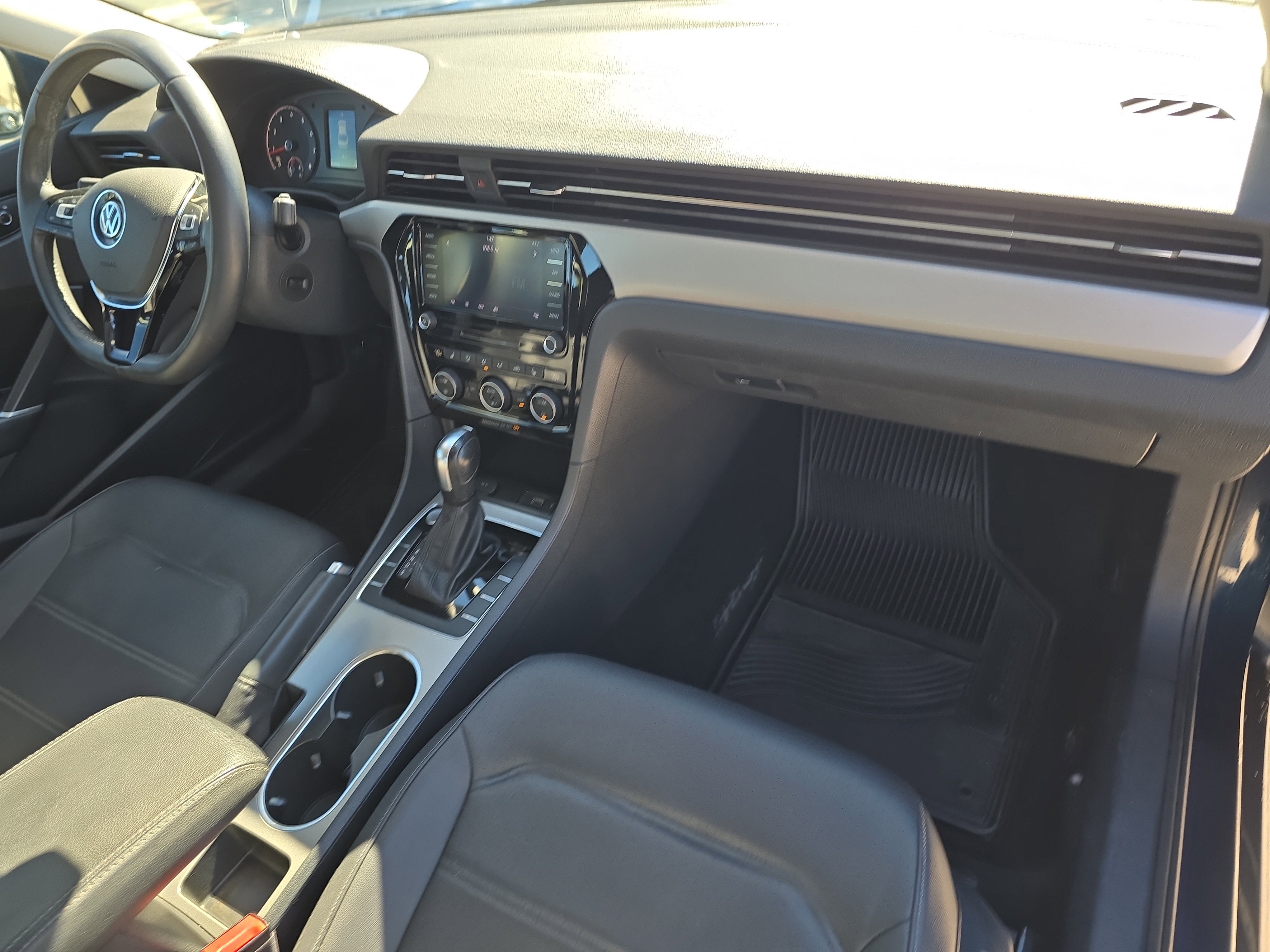 Used 2022 Volkswagen Passat 2.0T SE image 11