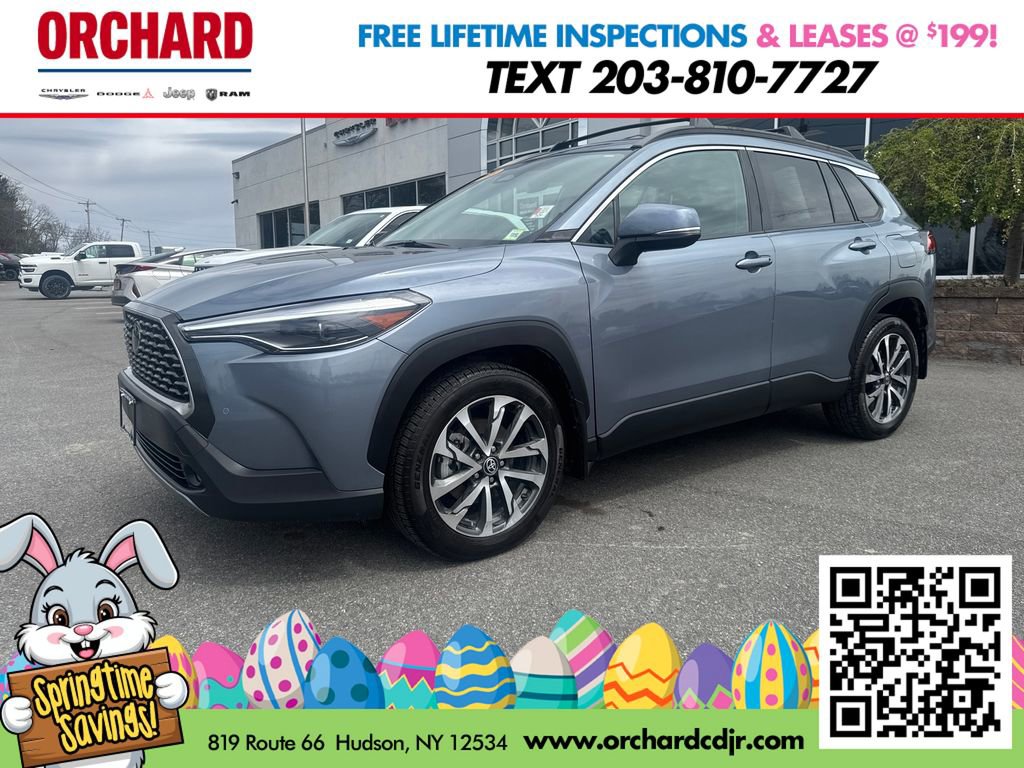 Used 2023 Toyota Corolla Cross XLE w/ Convenience Package image 2