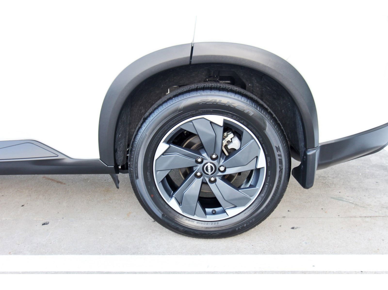 Used 2024 Nissan Rogue SV w/ SV Premium Package image 30