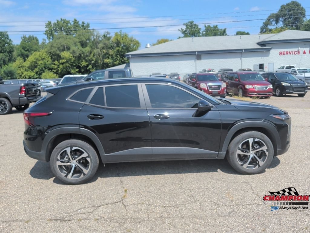 Used 2025 Chevrolet Trax RS w/ Driver Confidence Package FWD image 8