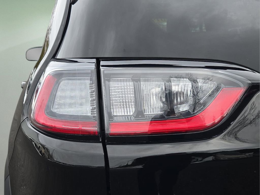 Used 2019 Jeep Cherokee Trailhawk AWD/4WD image 10