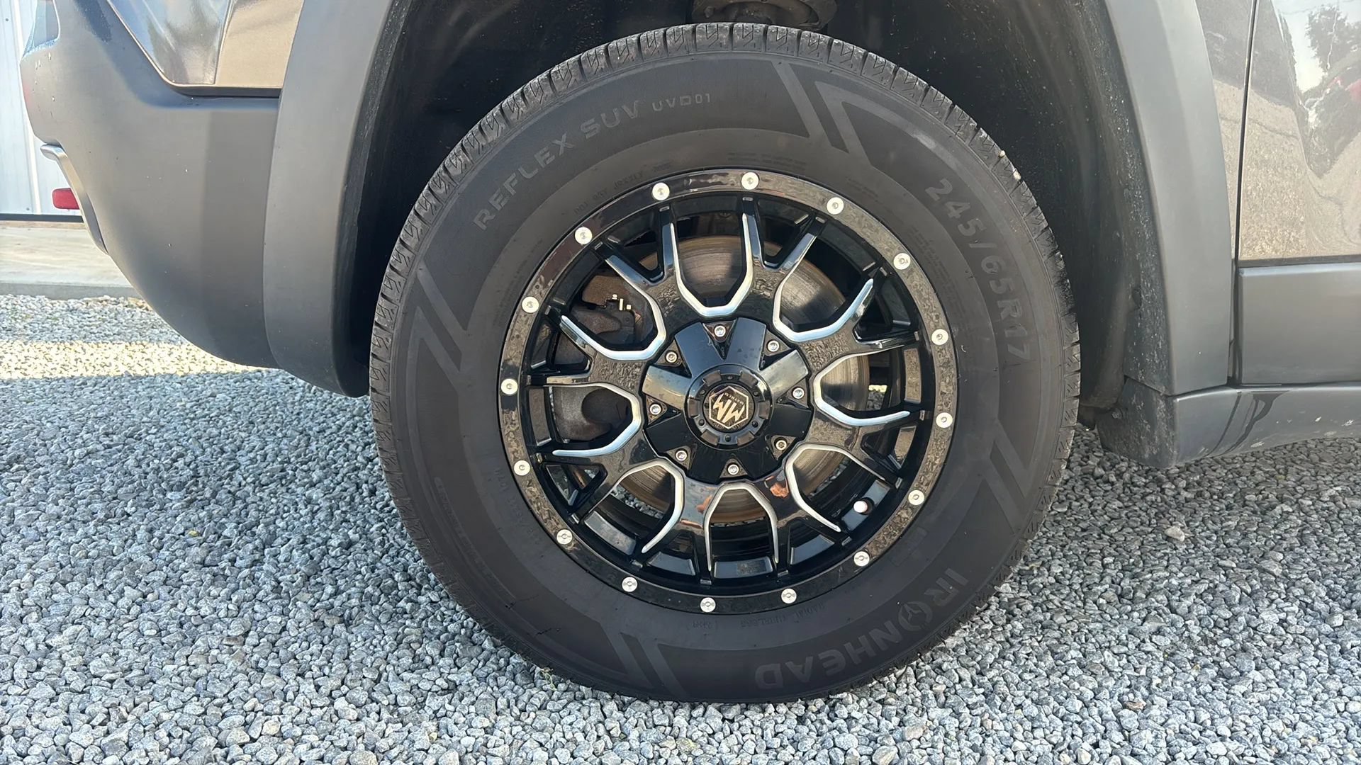 Used 2019 Jeep Cherokee Trailhawk AWD/4WD image 14