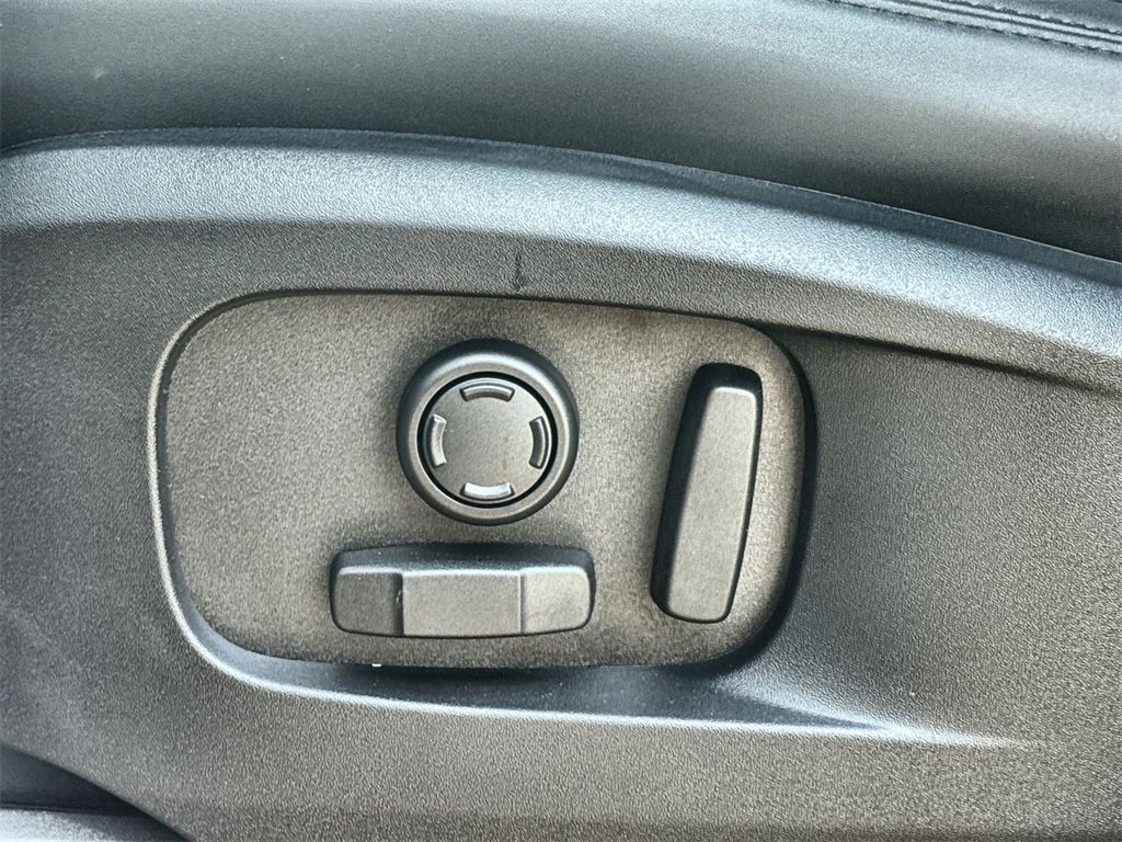 Used 2025 Land Rover Defender 110 S image 14