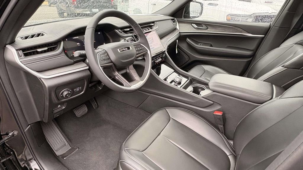 New 2025 Jeep Grand Cherokee L Limited w/ Black Appearance Package AWD/4WD image 23