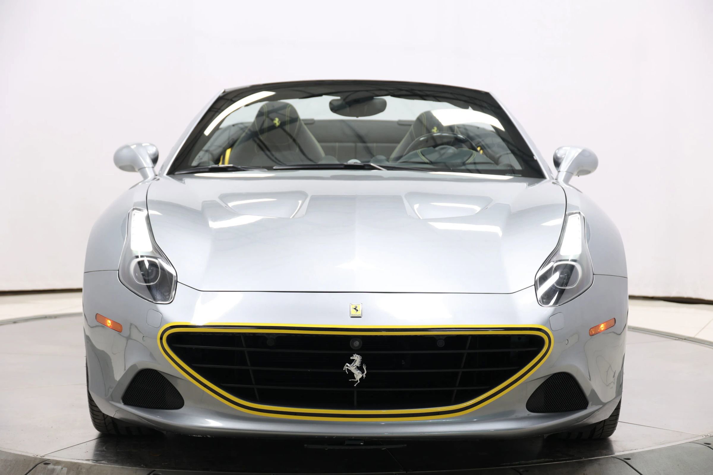 Used 2015 Ferrari California T image 93