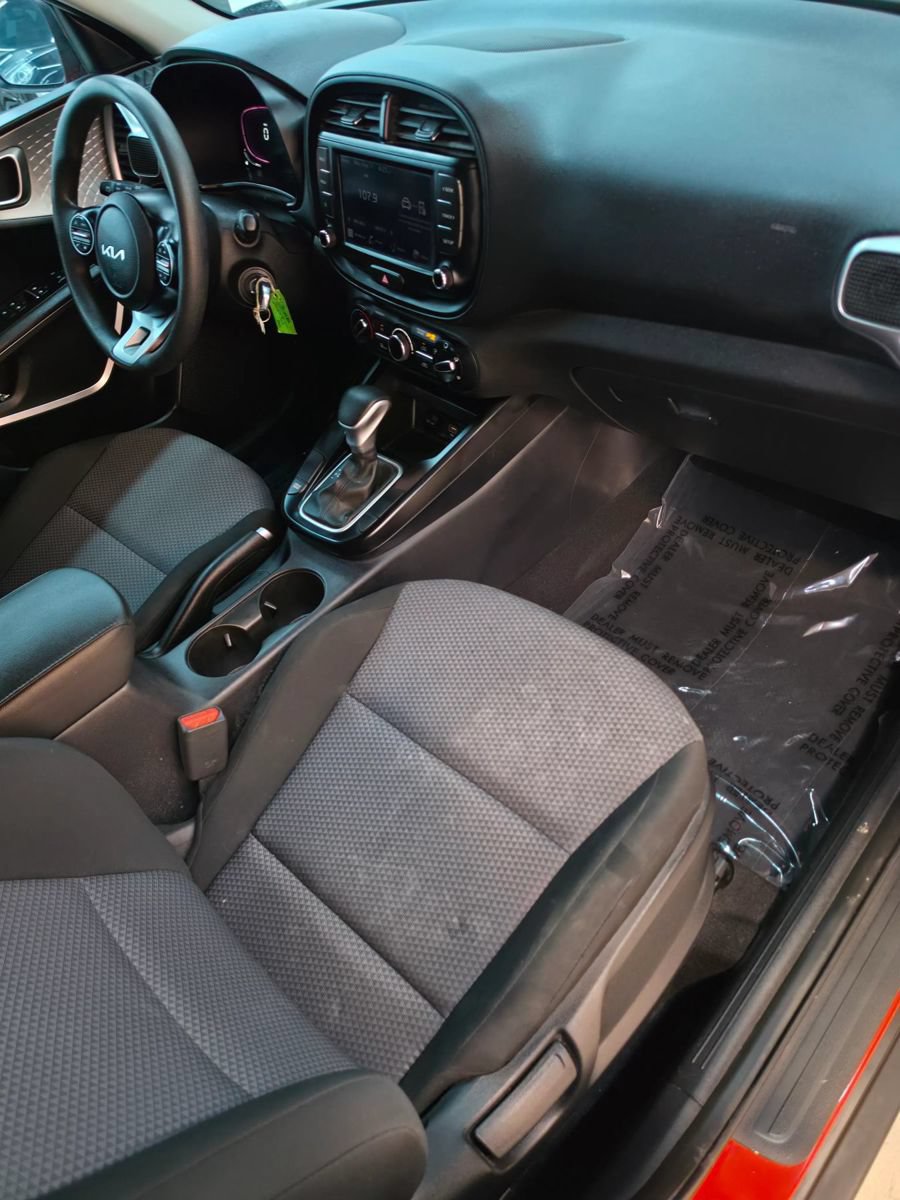 Used 2024 Kia Soul LX w/ LX Technology Package FWD image 28
