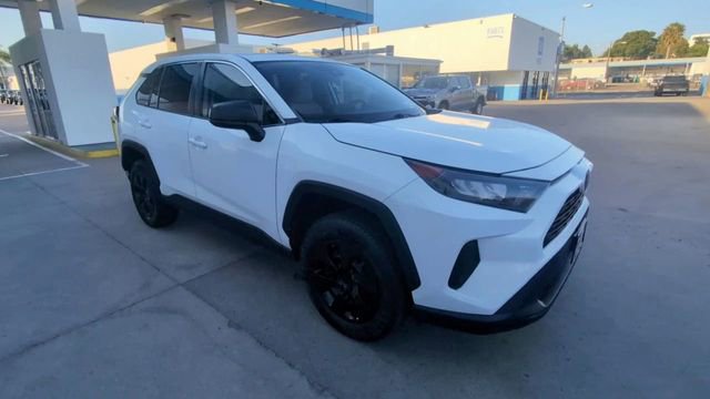 Used 2022 Toyota RAV4 LE AWD/4WD image 2