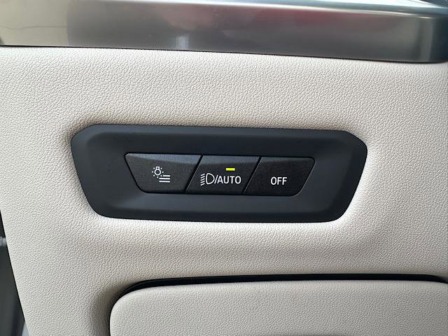 Certified 2024 BMW X6 xDrive40i w/ Executive Package image 27