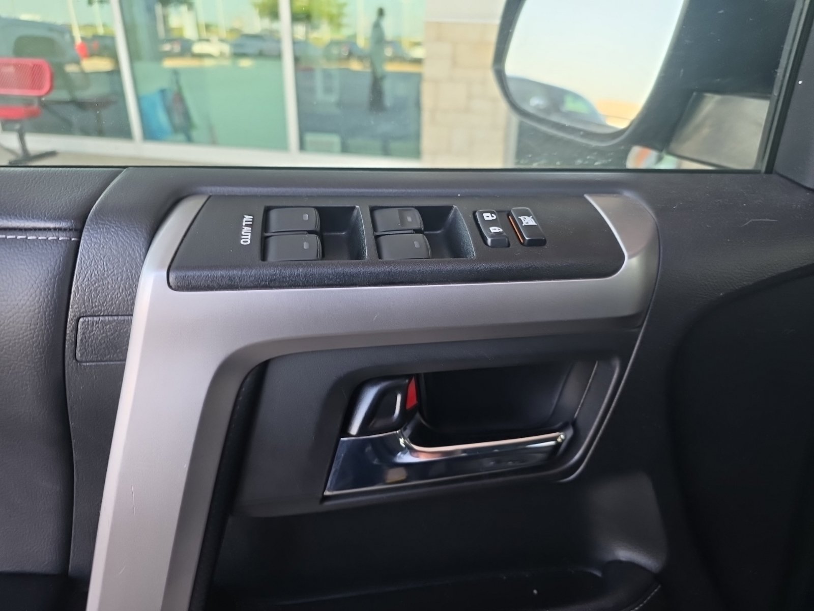 Used 2022 Toyota 4Runner SR5 Premium w/ Moonroof Package RWD image 5