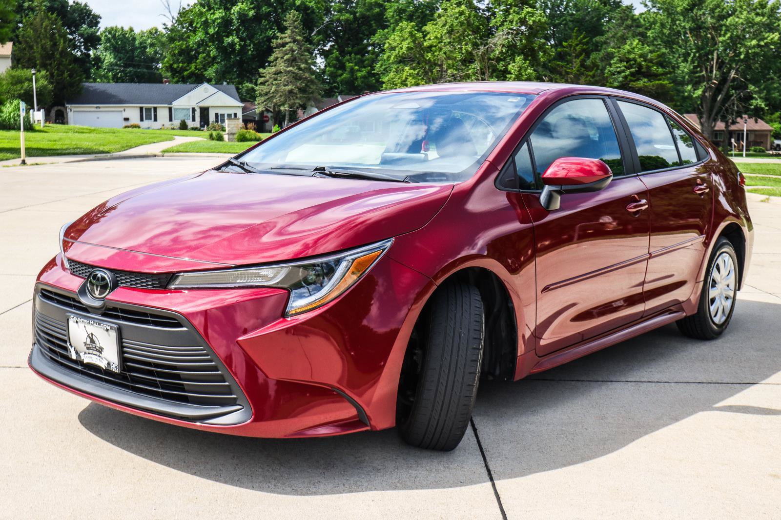 Used 2025 Toyota Corolla LE w/ LE Premium Package FWD image 3