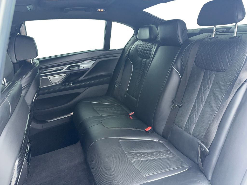 Used 2022 BMW 750i xDrive w/ Executive Package AWD/4WD image 17