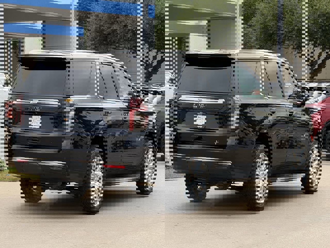 Used 2022 Chevrolet Tahoe LT w/ Luxury Package image 4