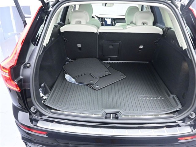 Used 2025 Volvo XC60 B5 Plus w/ Protection Package Premier image 25