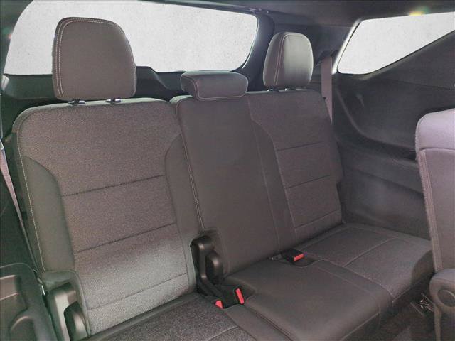 Used 2025 Chevrolet Traverse LT w/ Driver Confidence Package FWD image 19