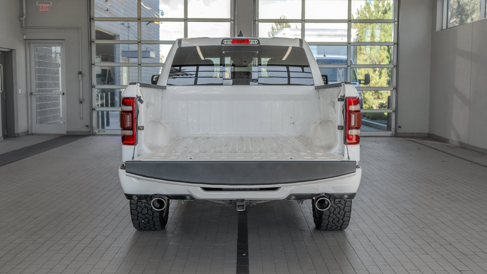 Used 2023 RAM 1500 Laramie AWD/4WD image 16