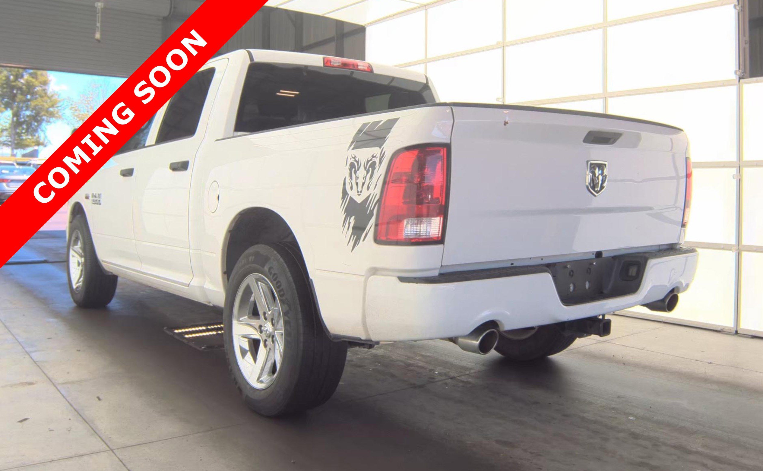Used 2017 RAM 1500 Express w/ Express Value Package RWD image 4