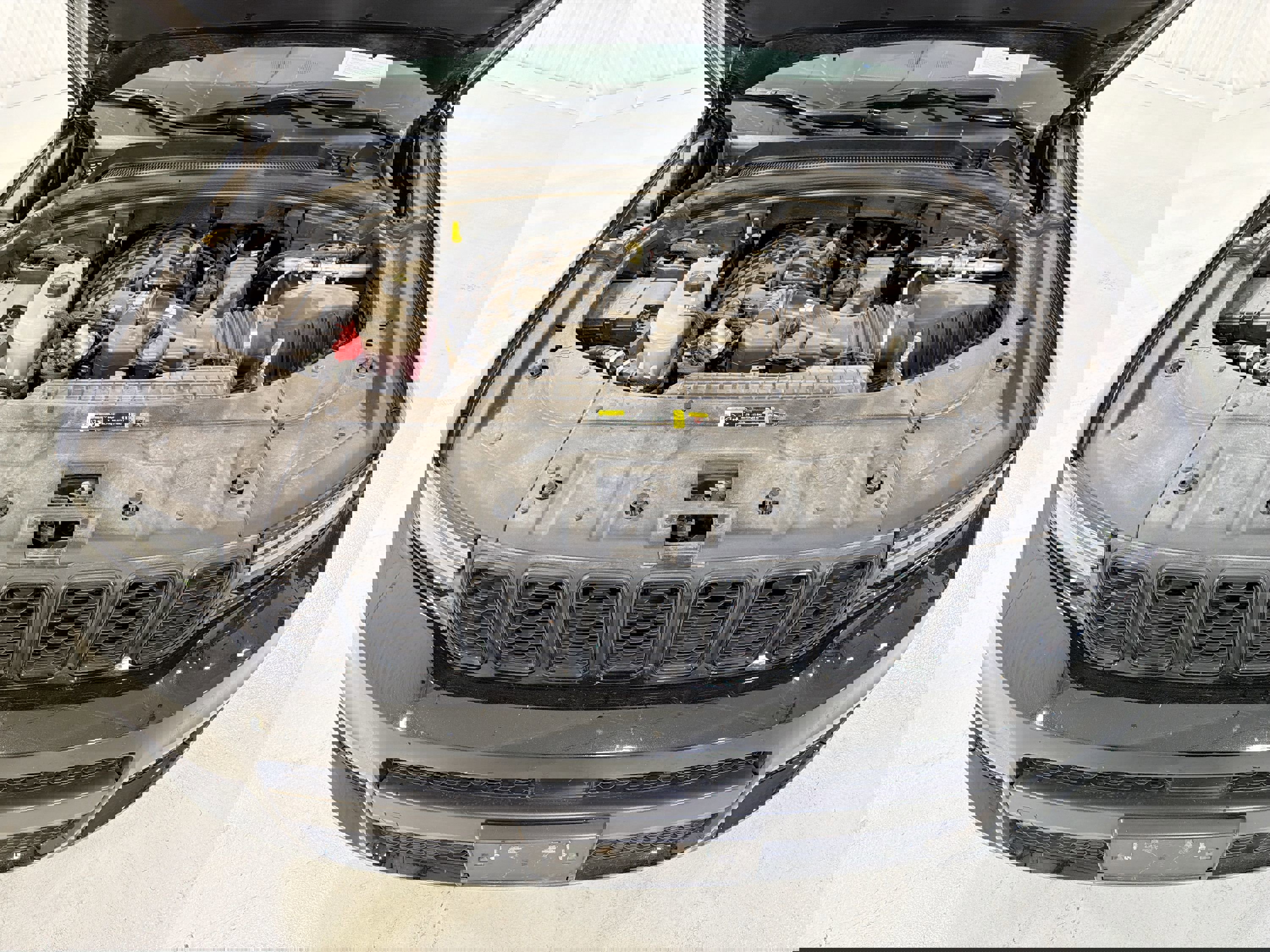 Used 2023 Jeep Grand Cherokee L Laredo image 32