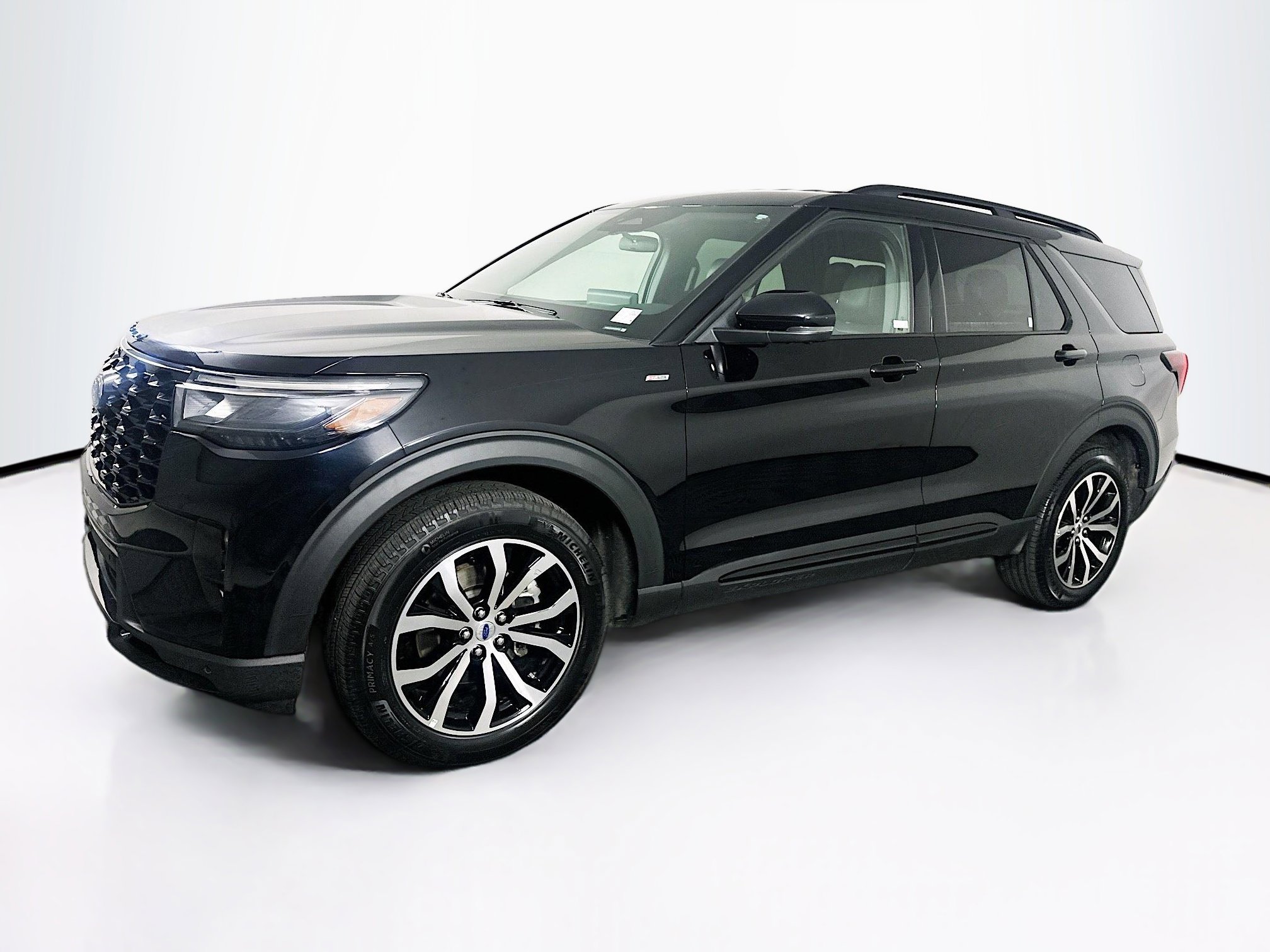 Used 2025 Ford Explorer ST-Line image 3