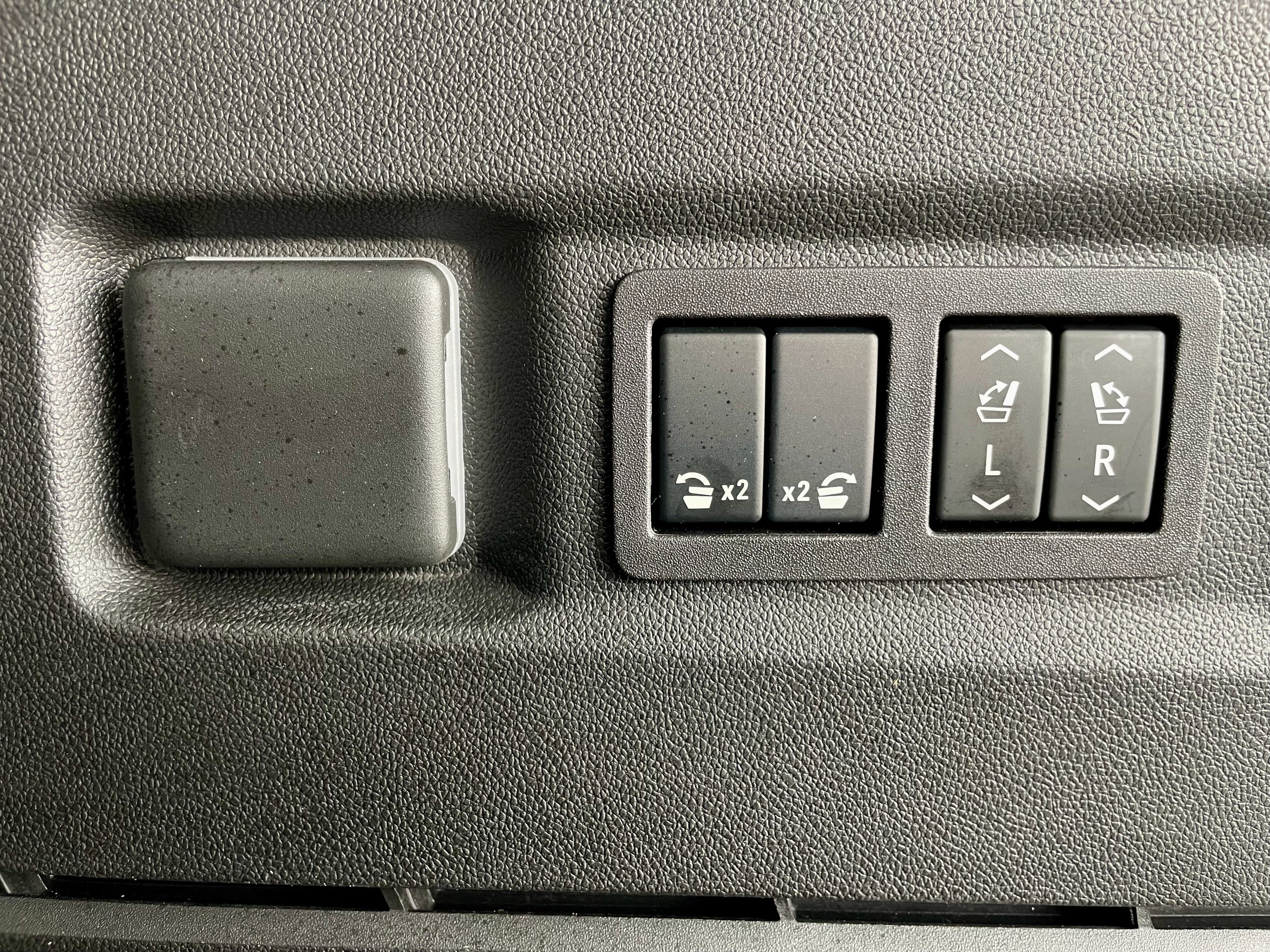 Used 2024 GMC Yukon Denali w/ Advanced Technology Package AWD/4WD image 42