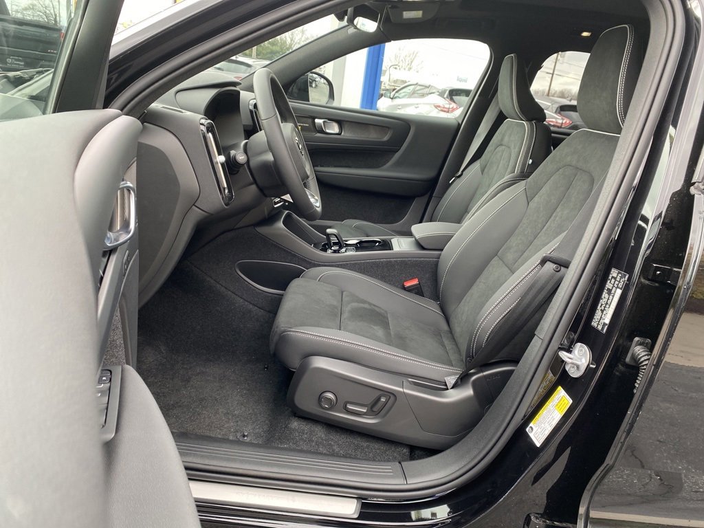 New 2024 Volvo XC40 Recharge Ultimate w/ Protection Package Premier image 20