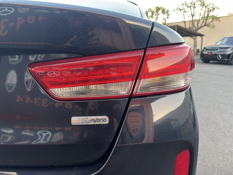 Used 2018 Kia Optima Premium w/ Convenience Package FWD image 17