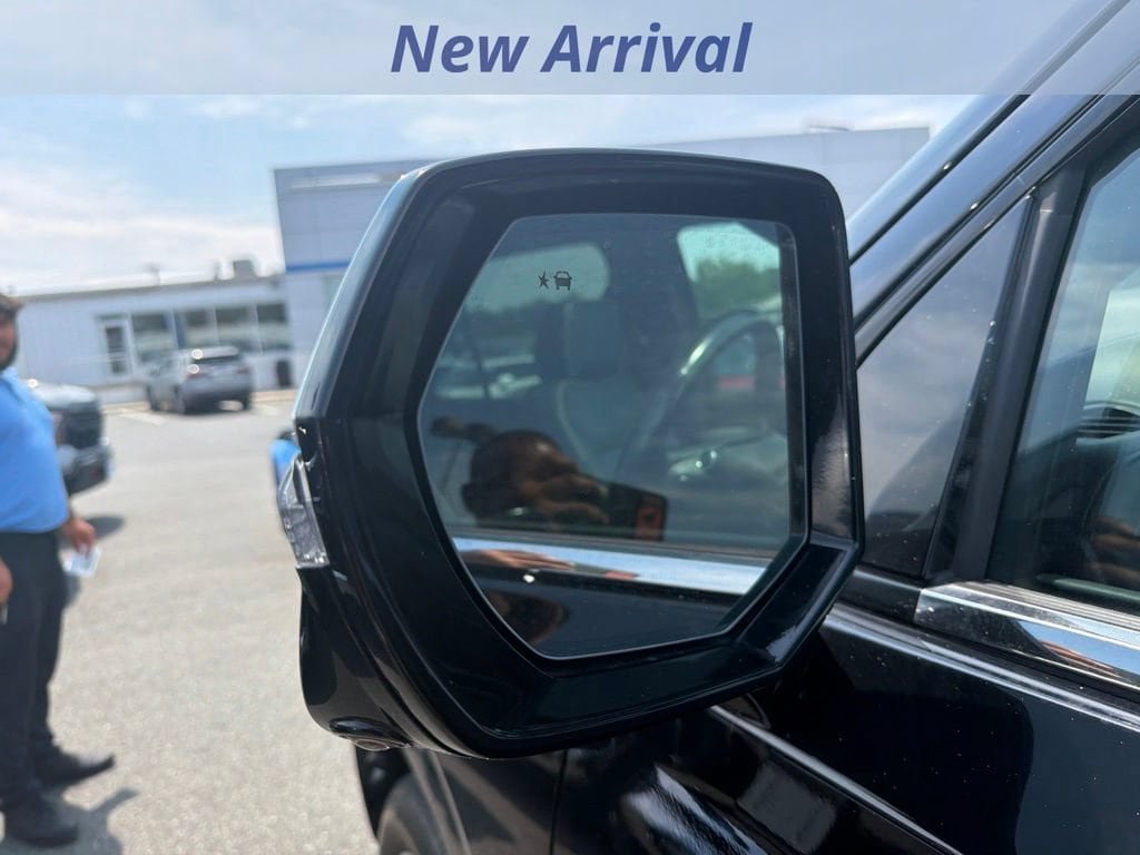Used 2021 Chevrolet Tahoe Premier w/ Premium Package AWD/4WD image 9