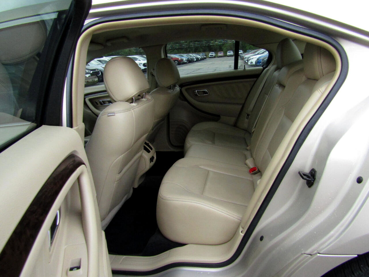 Used 2017 Ford Taurus Limited image 20