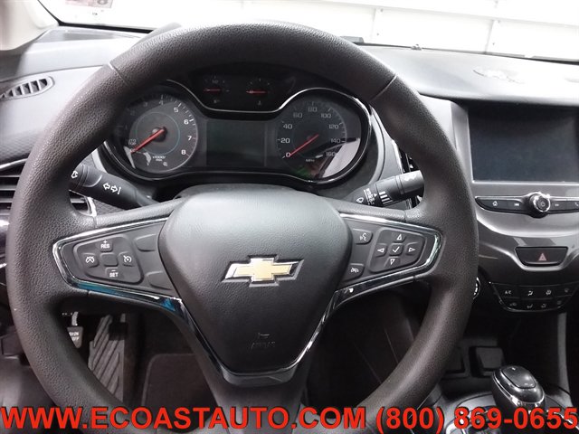 Used 2018 Chevrolet Cruze LT FWD image 10