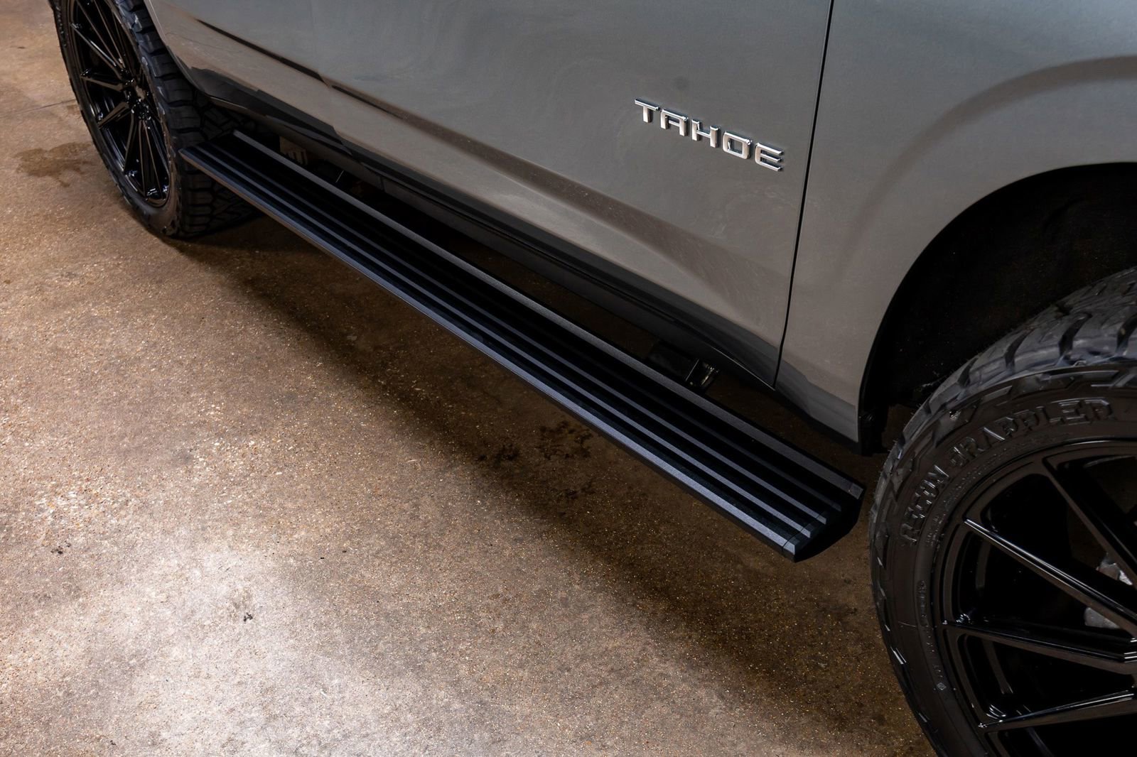 Used 2025 Chevrolet Tahoe High Country AWD/4WD image 13