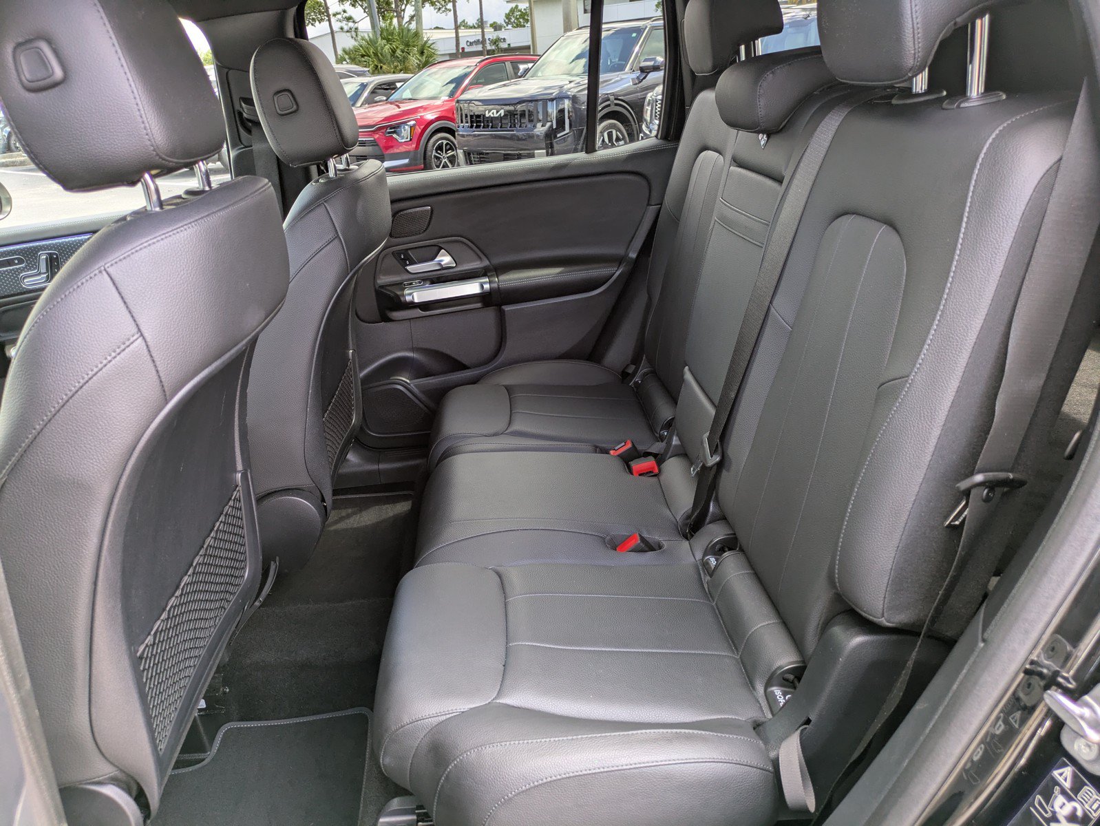 Used 2025 Mercedes-Benz GLB 250 w/ Exclusive Package image 12