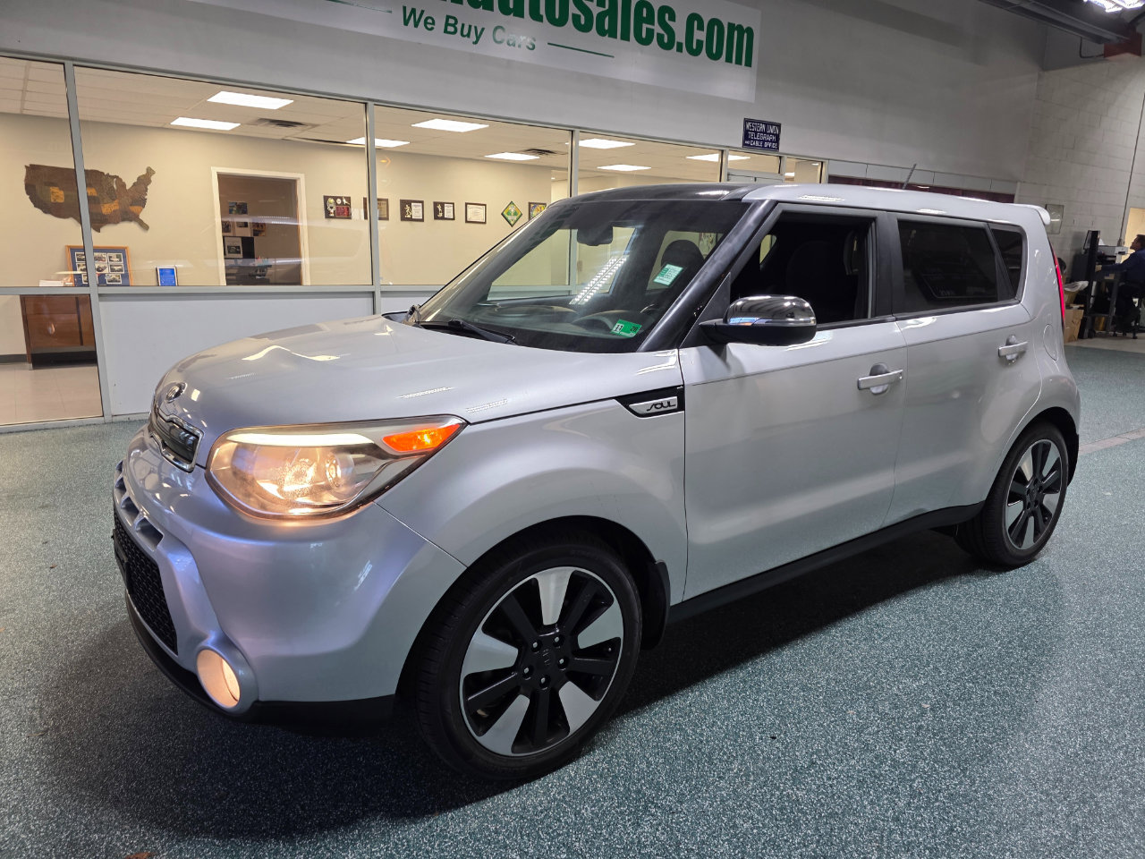 Used 2014 Kia Soul ! w/ Sun & Sound Package image 2