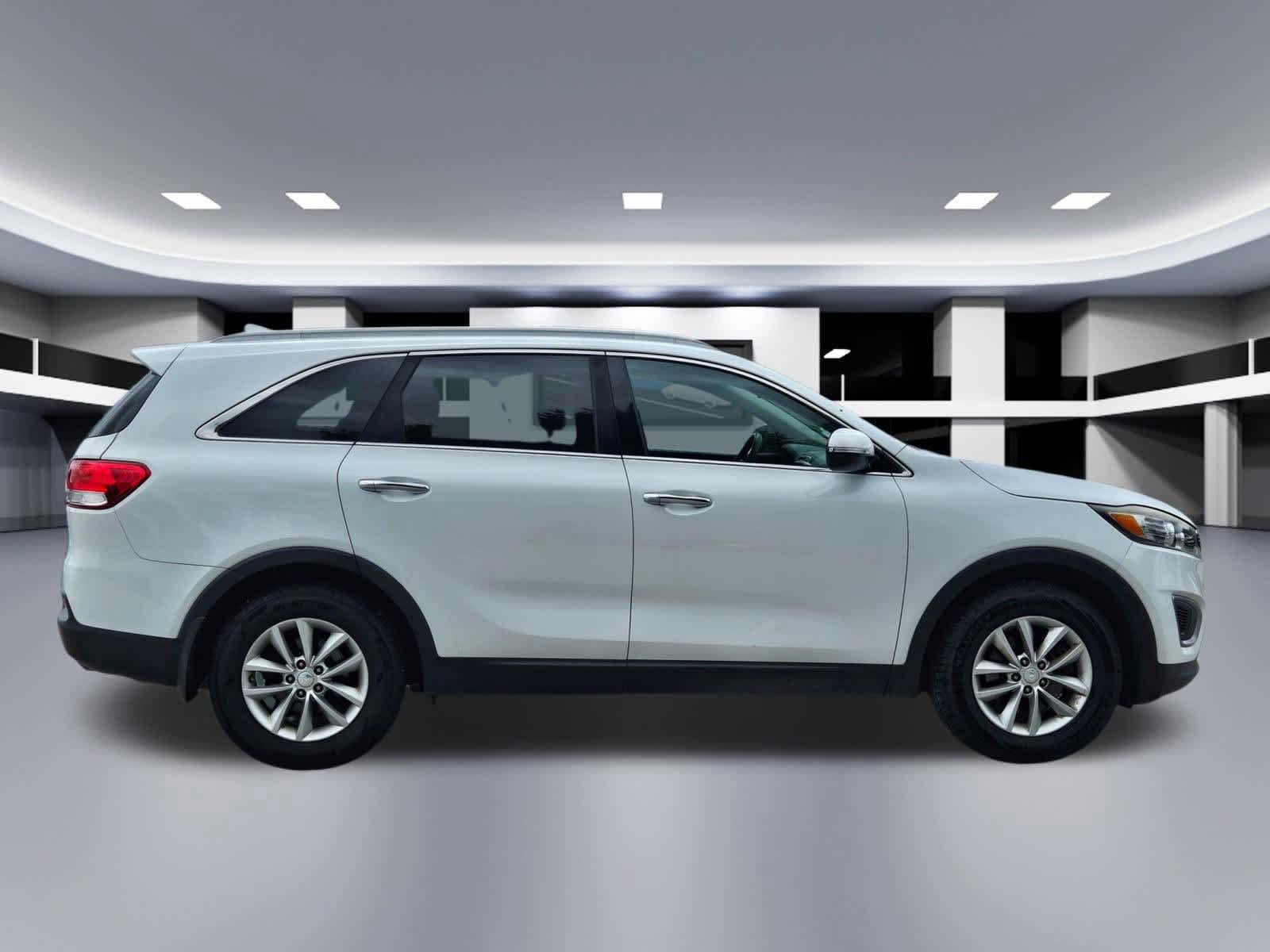 Used 2018 Kia Sorento FWD image 7