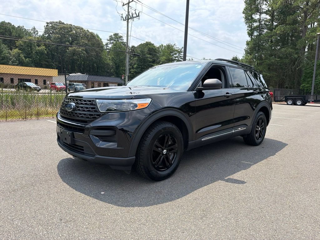 Used 2023 Ford Explorer XLT AWD/4WD image 2