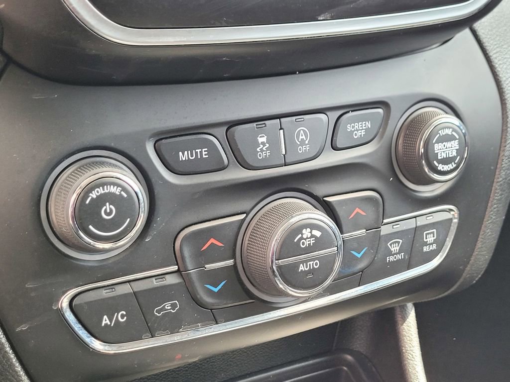 Used 2021 Jeep Cherokee Latitude Lux w/ Sun & Sound Group FWD image 19