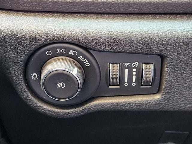 New 2026 Chrysler Pacifica Select FWD image 17