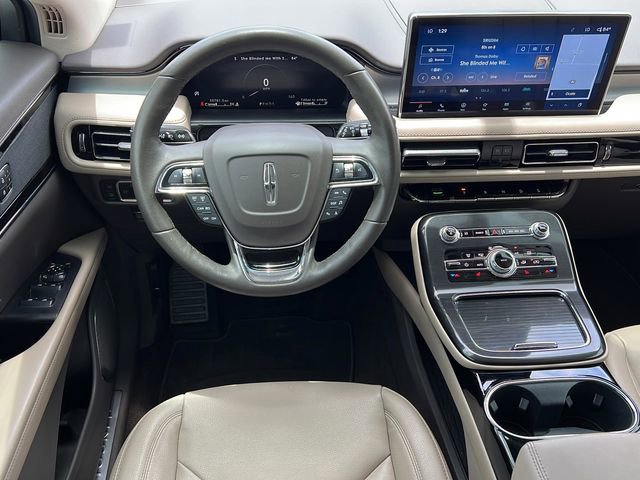 Used 2022 Lincoln Nautilus FWD w/ Premium Package image 12