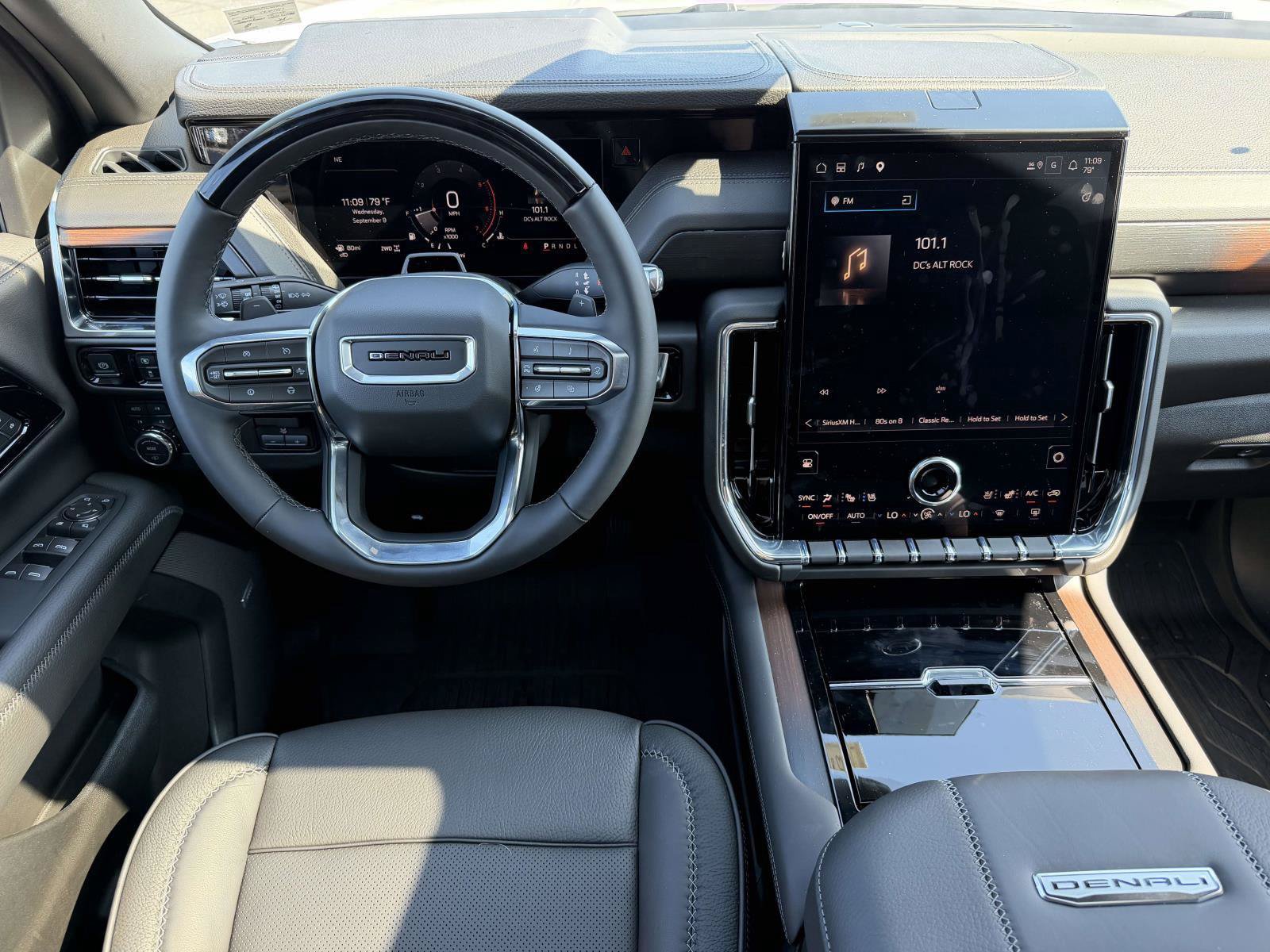 New 2026 GMC Yukon Denali w/ Denali Reserve Package AWD/4WD image 12